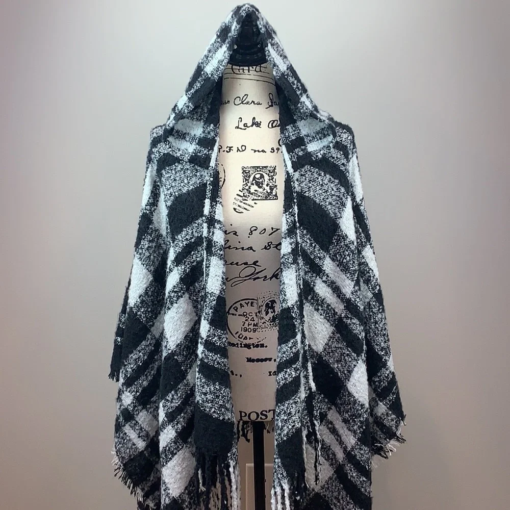 Oh So Soft Plaid Cardigan Poncho Ruana Hoodie With Fringe - Picture 8 of 13